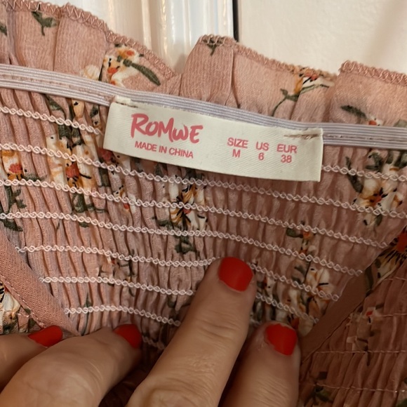 Adorable flared, floral tank top - Picture 2 of 3